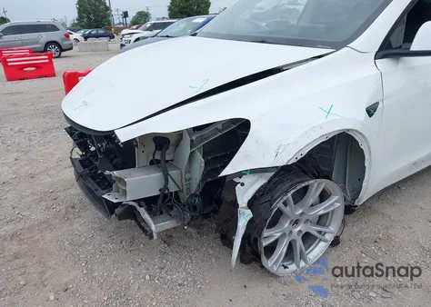 2023 Tesla Model Y Awd/Long Range Dual Motor All-Wheel Drive z USA, uszkodzony, nr VIN 7SAYGDEE9PA139906